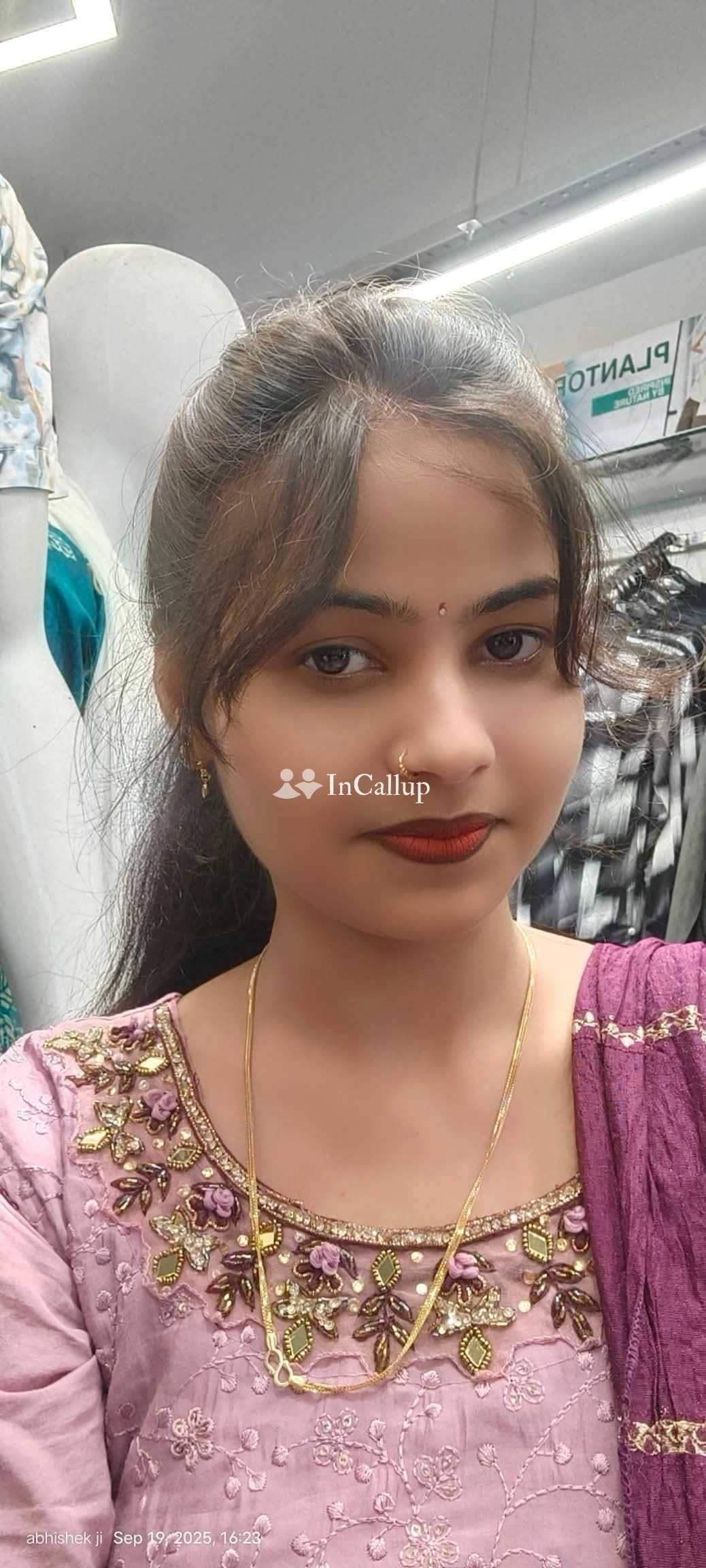 romantic companion in vapi vapi escort service known for being wild dreamy black eyes and black hair - Call Girls in Vapi
