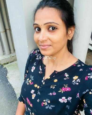 sensual rani twenty two year old call girls pretty black hair and brown eyes known for being cheerful - Call Girls in Varanasi