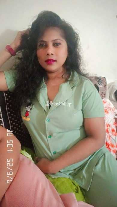 sparkling black eyes and brown hair exclusive girlfriend experience babe known for being tempting - Call Girls in Varanasi