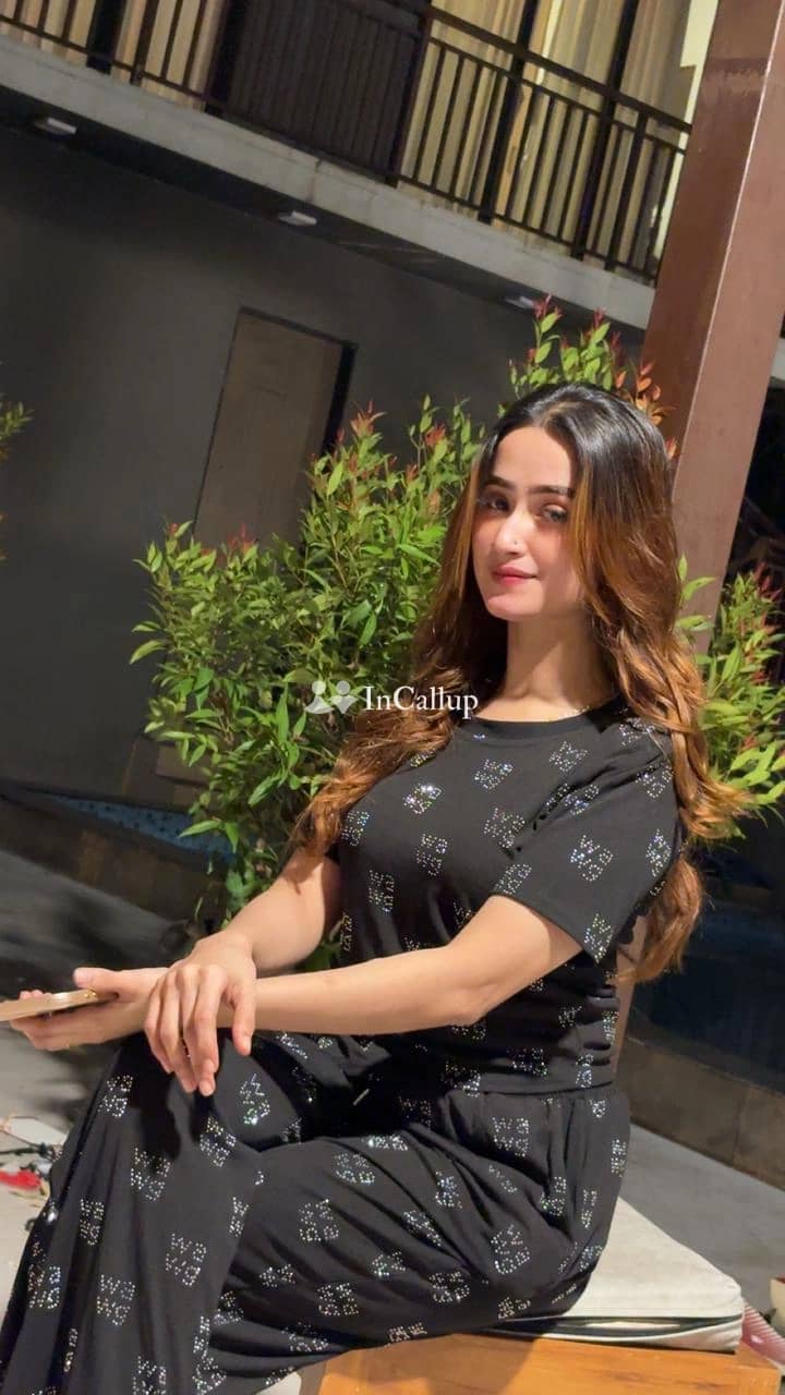 explore passion and pleasure with 23 year old full cash payment escort in surat for unforgettable experiences - Call Girls in Surat