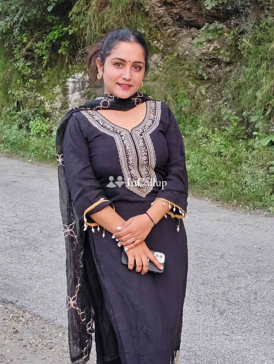 flirty priya twenty two year old call girls babe known for being friendly available for flexible hours - Call Girls in Adra