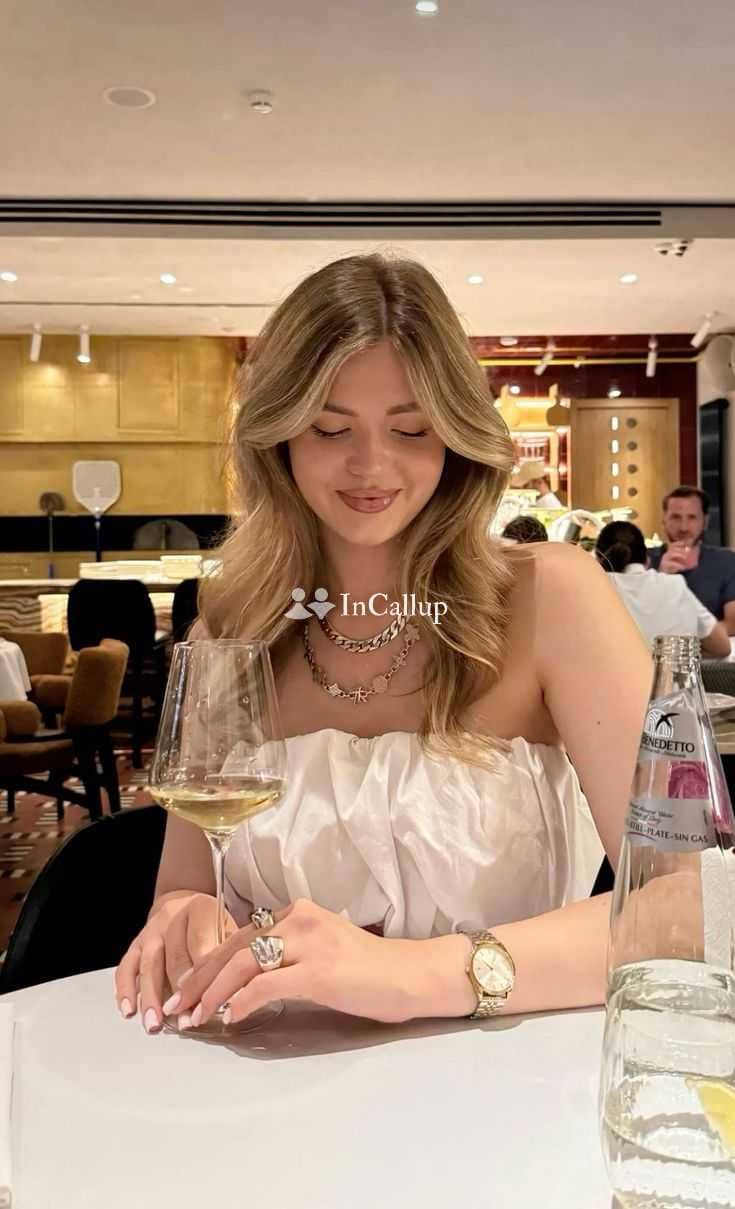 known for being bold angelic charming escort in adra pretty black hair and black eyes - Call Girls in Adra