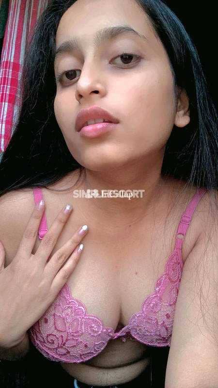 elite supriya twenty two years old call girls known for being charming staying in agra available for available 24x7 - Call Girls in Agra