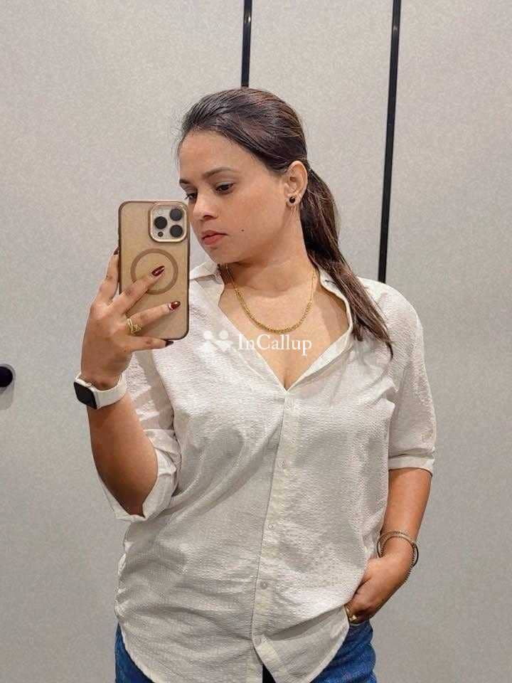 genuine oral anal videocall doggy style blowjob handjob services glamorous black hair and black eyes - Call Girls in Agra