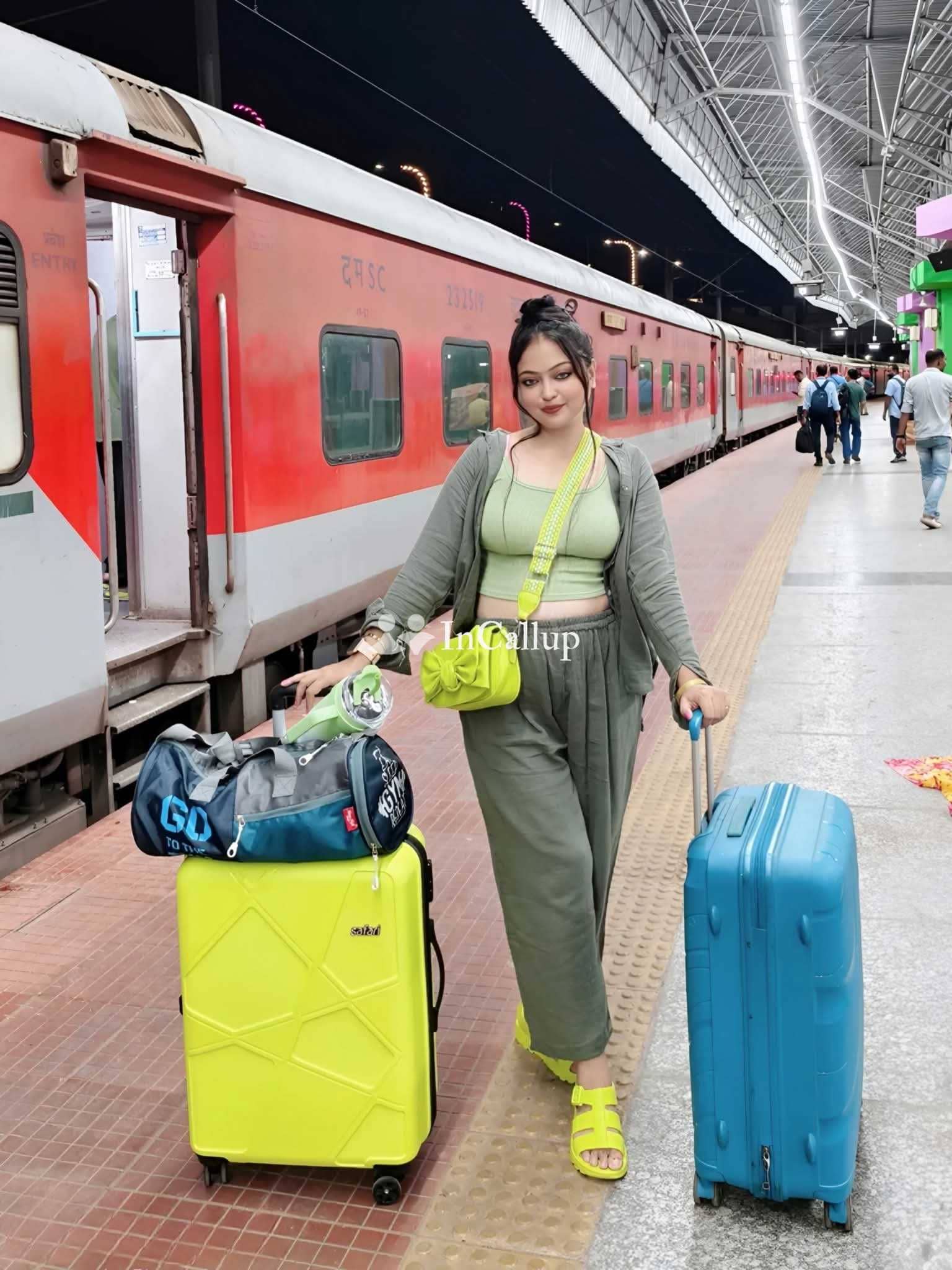 having black eyes and black hair available for home visits serving clients in ahmedabad - Call Girls in Ahmedabad