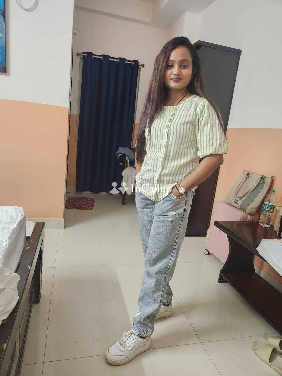 dreamy black eyes and black hair known for being skilled available in ahmedabad glamorous - Call Girls in Ahmedabad