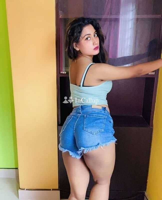 beautiful hasinik nineteen year old call girls girlfriend type available for party companion - Call Girls in Akola