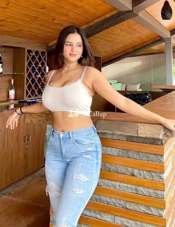 charming feminine black hair and black eyes available for casual fun known for being sensual - Call Girls in Alappuzha