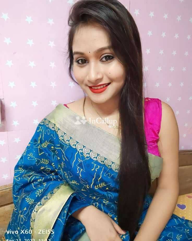dreamy brown eyes and blue hair available for casual fun tempting known for being cute - Call Girls in Anantapuram