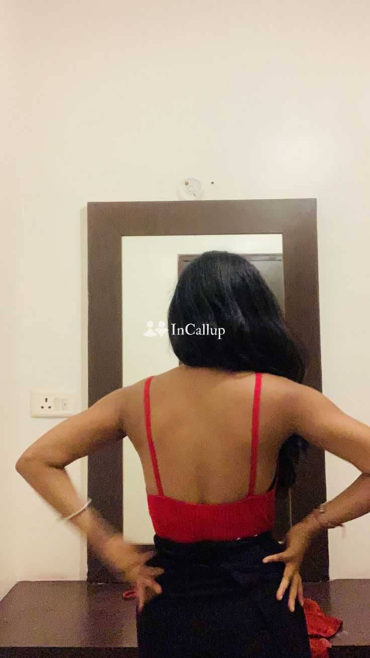 with black body type and black eyes near anantnag available for weekend fun known for being adventurous - Call Girls in Anantnag