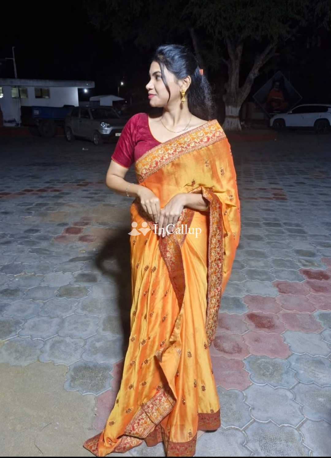 magnetic brunette eyes and blue hair known for being ravishing available for available anytime - Call Girls in Asansol