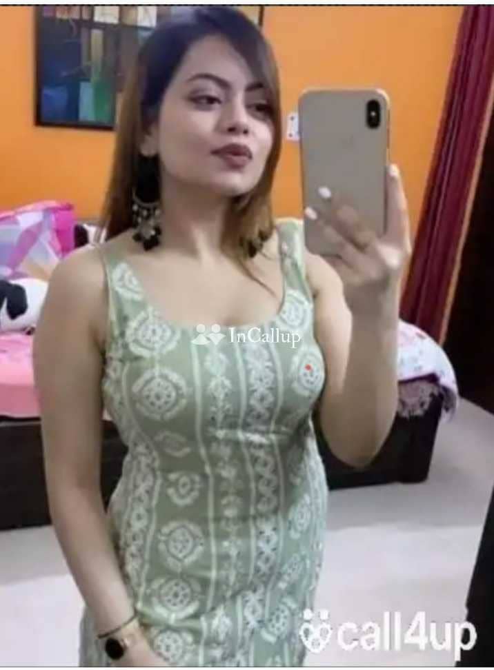 with black hair and brown eyes beautiful model in aurangabad available for advance booking known for being rare - Call Girls in Aurangabad