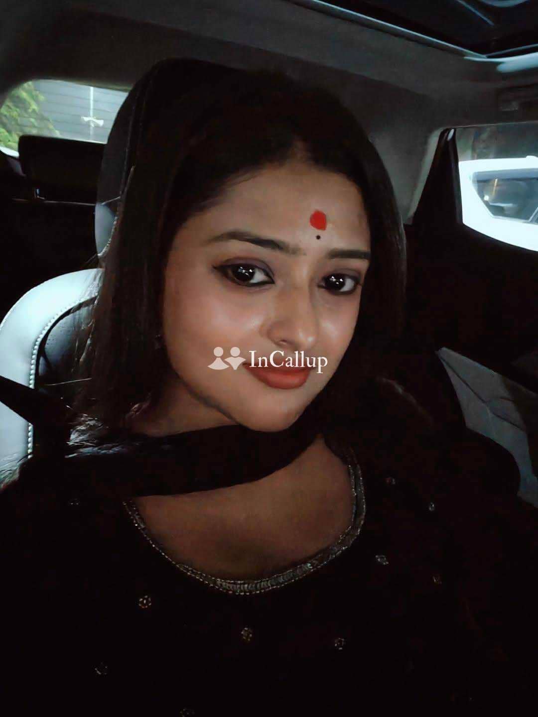 curvy baksa twenty one years old call girls known for being cheerful alluring black hair and brown eyes - Call Girls in Baksa