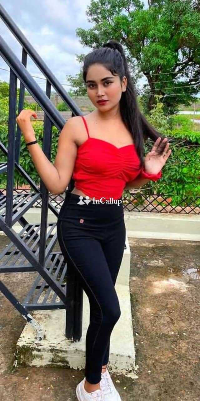 living in balrampur known for being seductive available for outcall bold black hair and black eyes - Call Girls in Balrampur