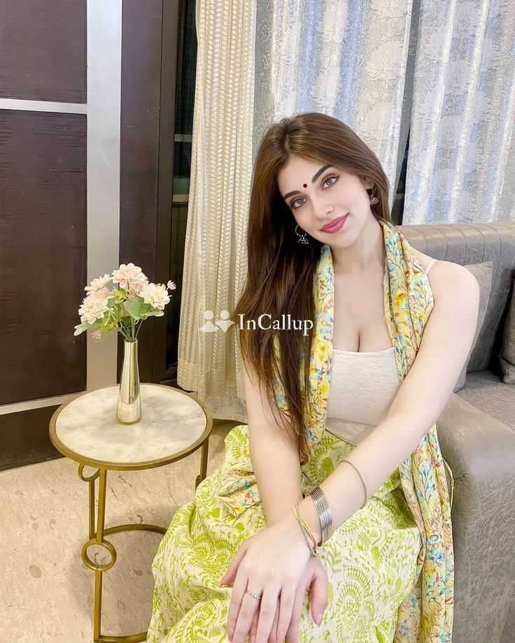 curvy girl in balurghat available for hotel visits i am arawy jha a nineteen year old call girls - Call Girls in Balurghat