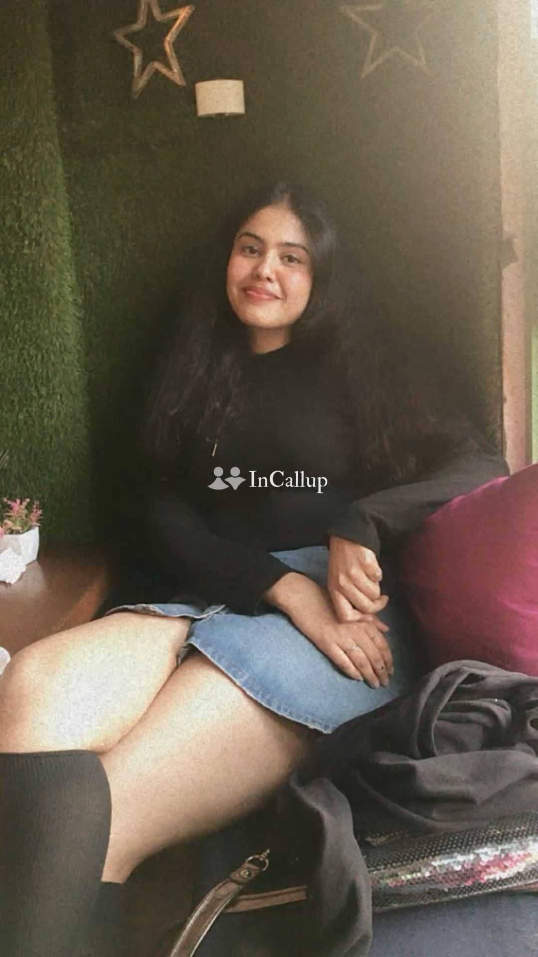 glamorous black hair and black eyes known for being warm available for party companion - Call Girls in Balurghat