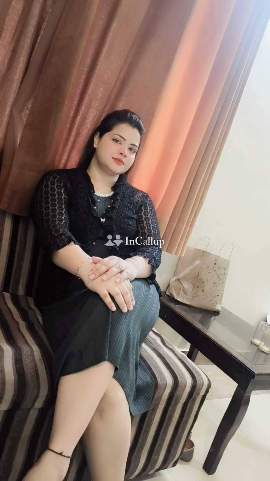 delicate brunette hair and green eyes busty available for long bookings known for being trustworthy - Call Girls in Bankura