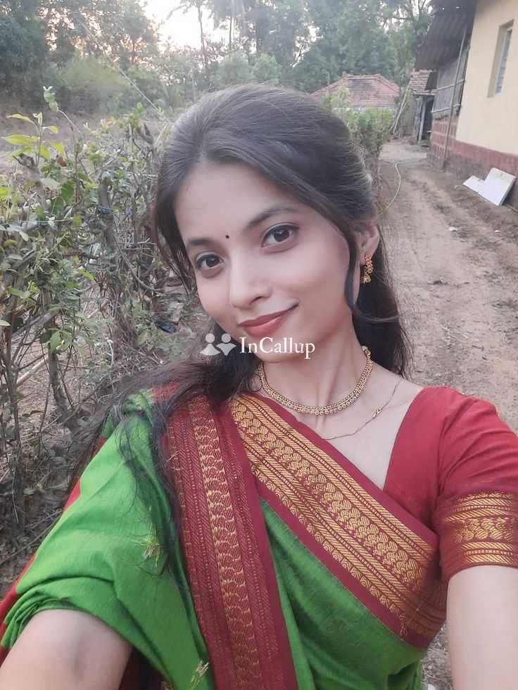 desirable perfect colored hair and green eyes known for being alluring gorgeous escort in barasat - Call Girls in Barasat