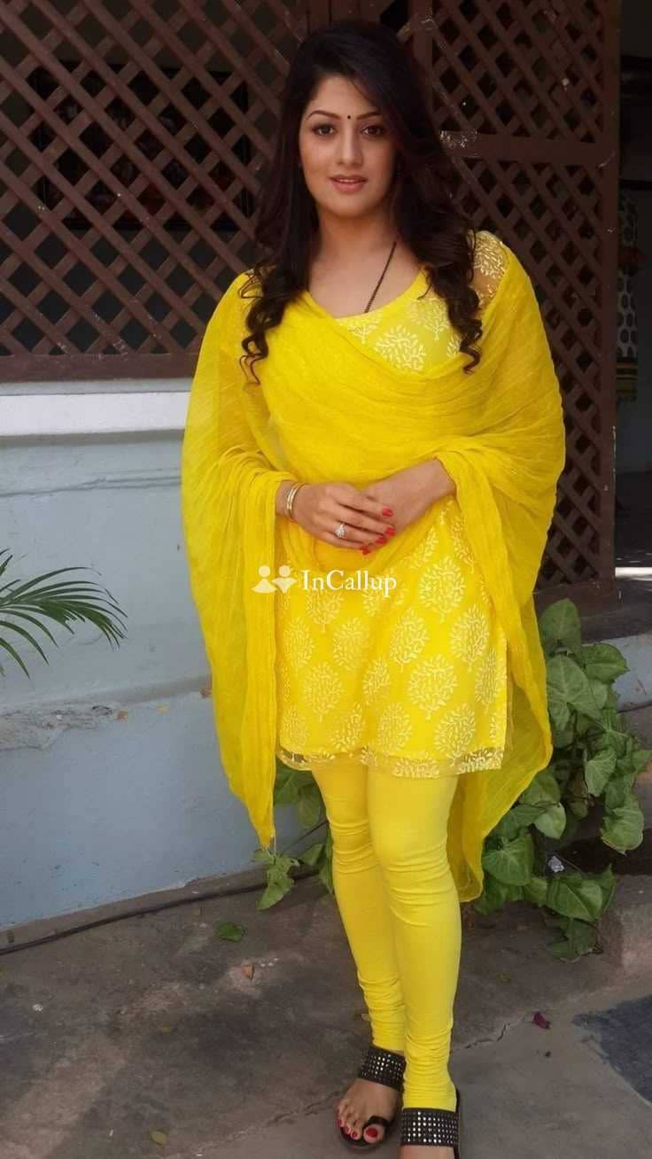 petite available for hotel visits known for being unique with black body type and brown eyes - Call Girls in Barrackpore