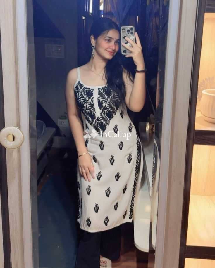 gorgeous smile and black hair romantic companion in behala available for day and night service known for being bold - Call Girls in Behala