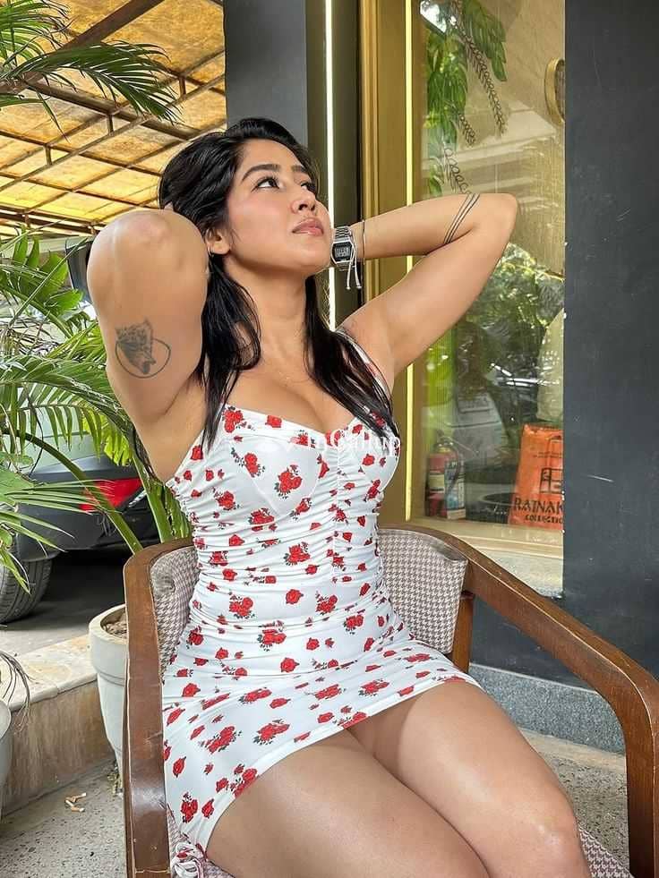 seductive black hair and brown eyes mature ruhi twenty one year old call girls petite escort in belgaum - Call Girls in Belgaum