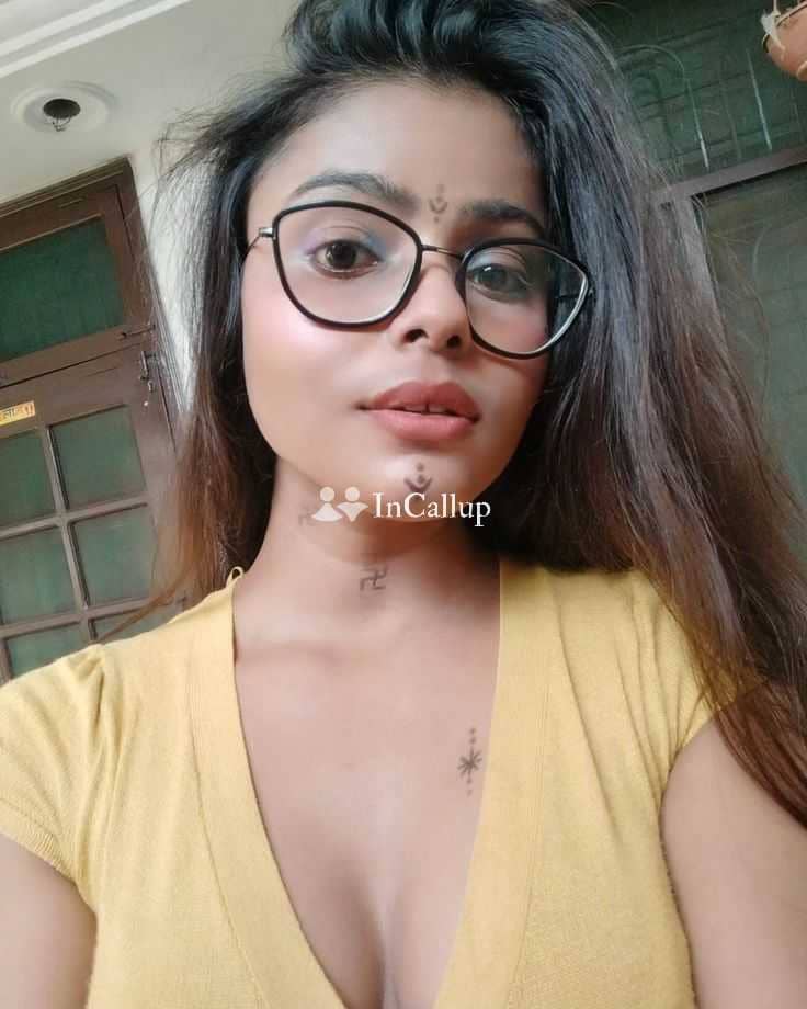 romantic time in betul this is pooja gupta an elegant eighteen year old call girls - Call Girls in Betul