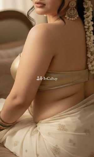 feminine brunette hair and green eyes desirable erotic massage role play 69 position blowjob handjob service - Call Girls in Bharatpur