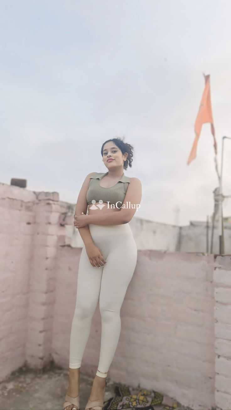 professional only cash payment twenty year old call girls escort with auburn hair and brown body type - Call Girls in Bilaspur