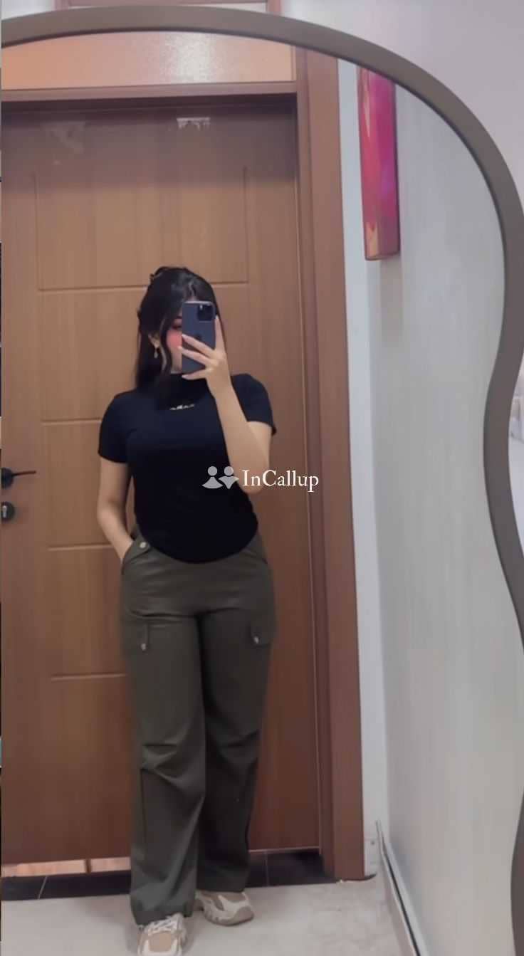 stylish black hair and black eyes petite escort in bokaro known for being cute available now trusted reliable service - Call Girls in Bokaro