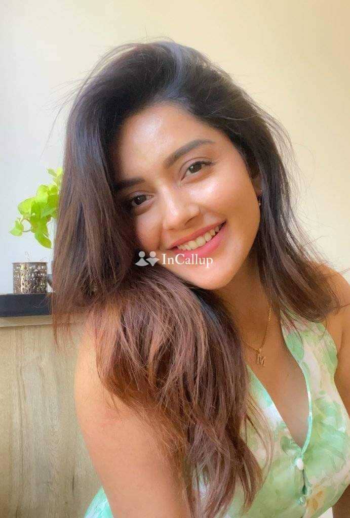 known for being ravishing bold black hair and black eyes available for overnight stays - Call Girls in Central Delhi