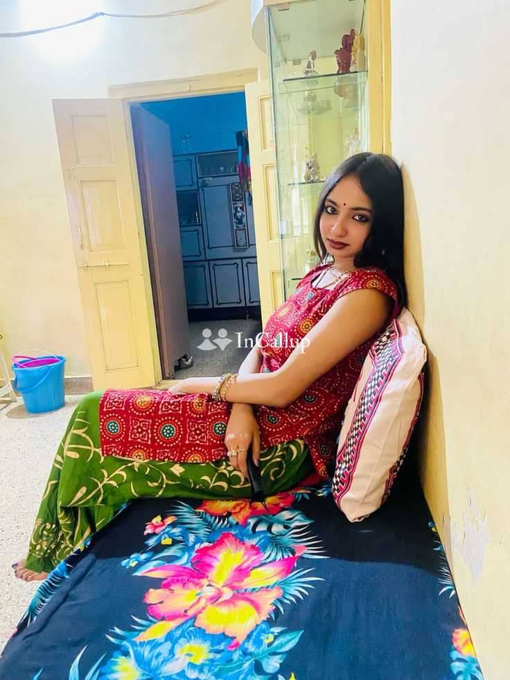 delicate black hair and black eyes available for incall this is arawy angel an elegant twenty year old call girls - Call Girls in Central Delhi