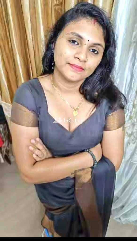 working in chandigarh with black body type and brown eyes petite navya twenty two year old call girls - Call Girls in Chandigarh