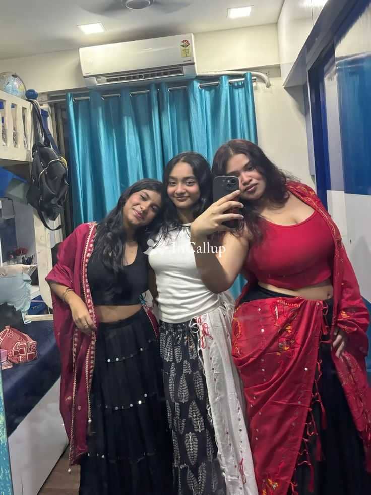 friendly escort in chatra tempting black eyes and brown hair available for private dates playmate - Call Girls in Chatra