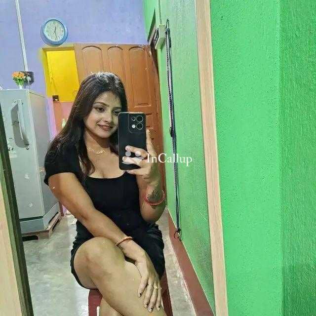 busty sexy girl from chennai with slim body and black hair available for day and night service - Call Girls in Chennai