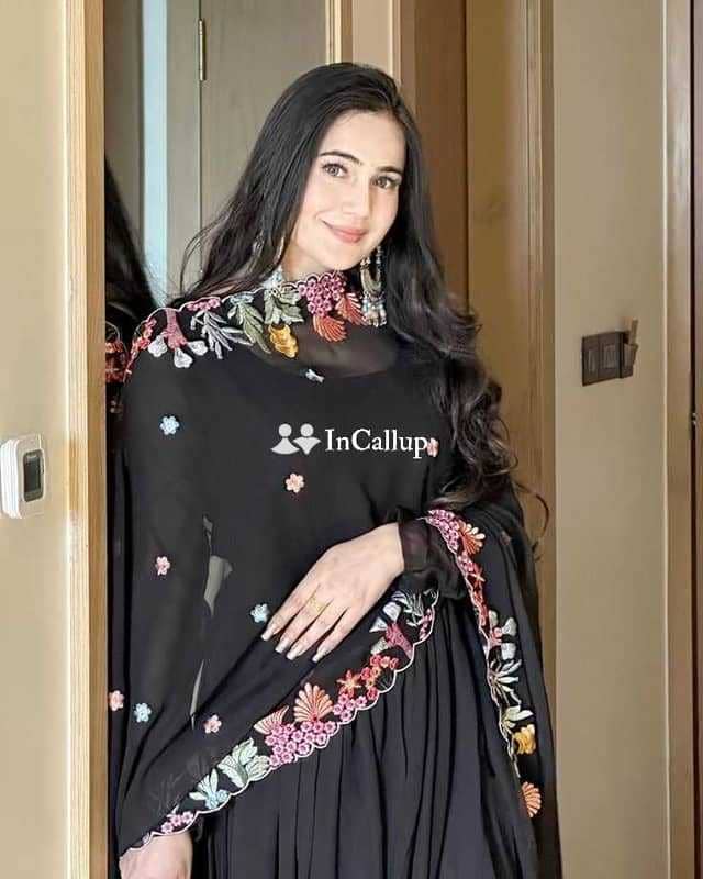 youthful black hair and black eyes known for being friendly available now trusted reliable service - Call Girls in Chitradurga