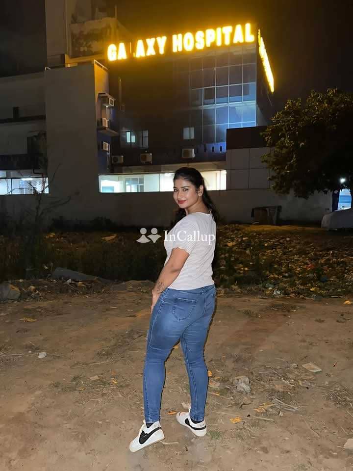 having blonde eyes and hazel hair known for being trustworthy fun available in darbhanga - Call Girls in Darbhanga