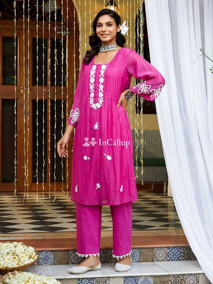 petite dhule call girl nineteen year old call girls known for being warm available now trusted reliable service - Call Girls in Dhule