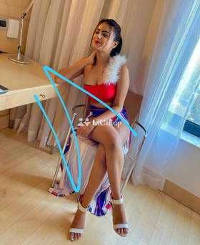curvy girl in dilshad garden known for being glamorous available for girlfriend experience - Call Girls in Dilshad Garden