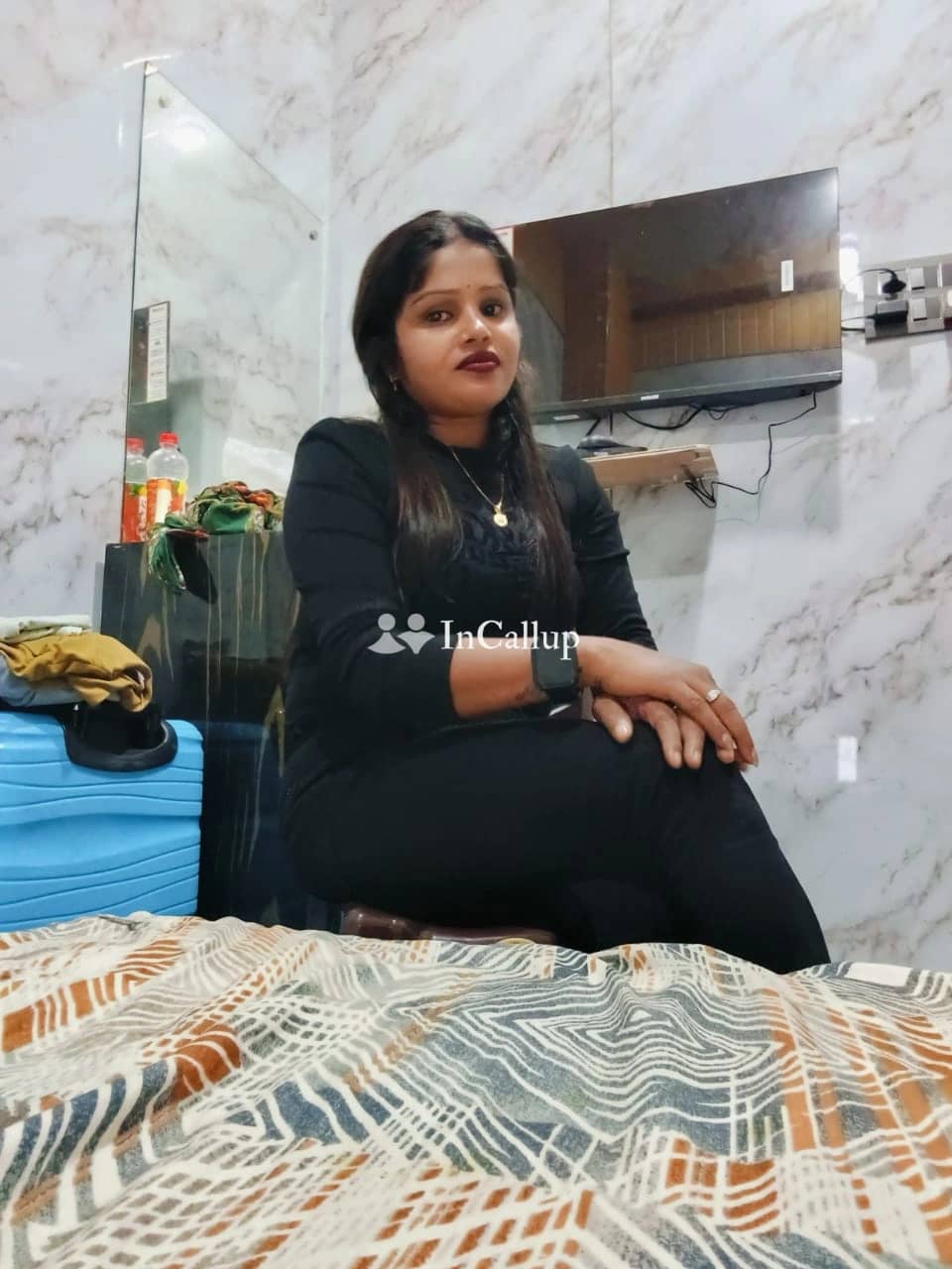 known for being professional present in gwalior thrilling bold black hair and black eyes - Call Girls in Gwalior