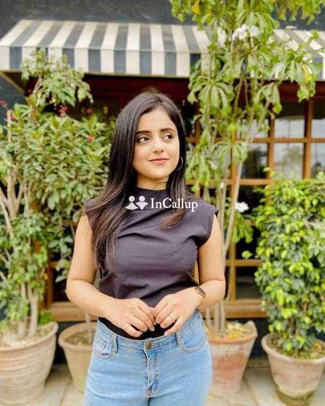 escort girl from handwara available for both incall and outcall with black hair and black body type - Call Girls in Handwara