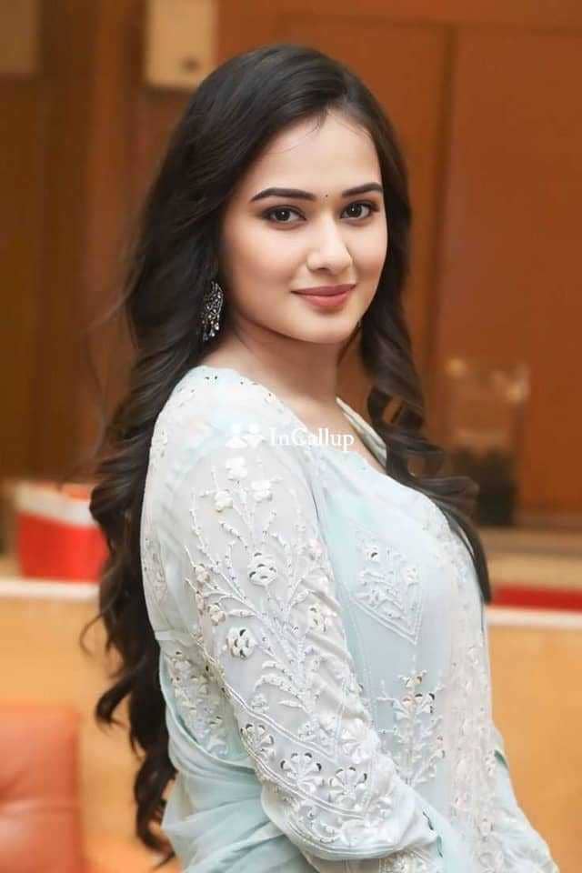 dreamy black eyes and brown hair known for being affectionate available now trusted reliable service - Call Girls in Hassan