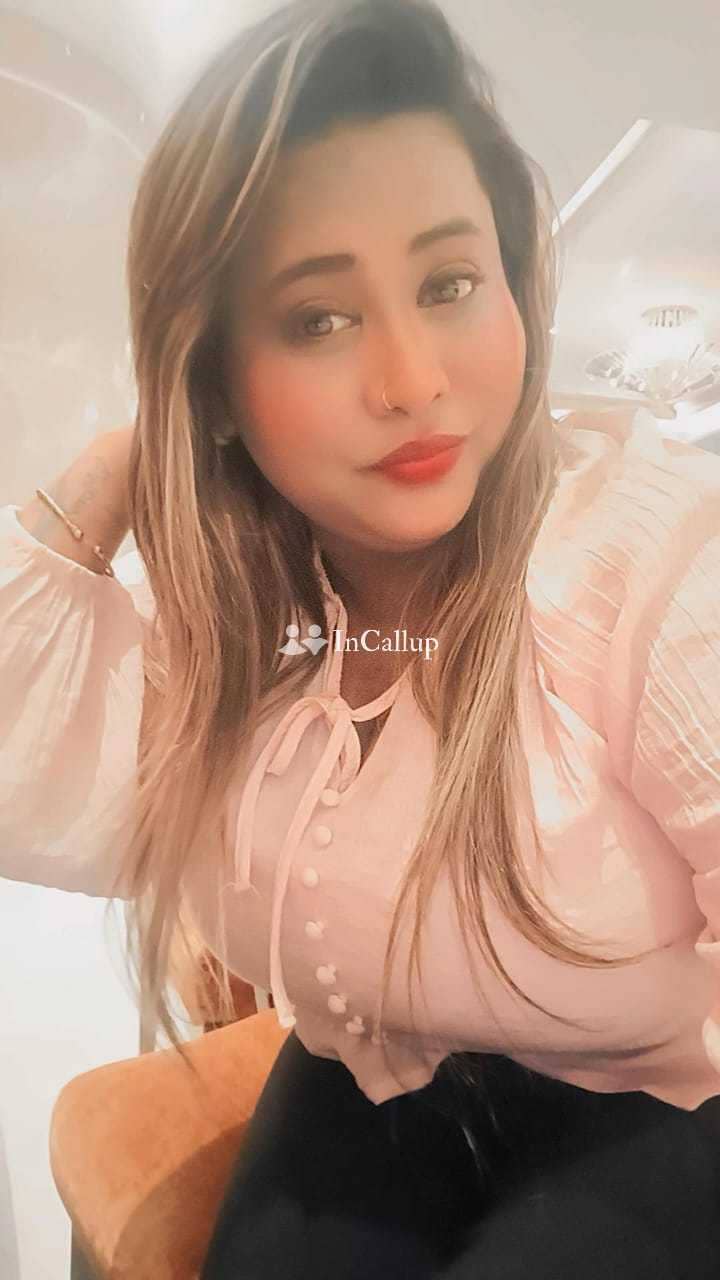 premium exclusive escort in howrah hot videocall model dreamy black eyes and black hair known for being attractive - Call Girls in Howrah