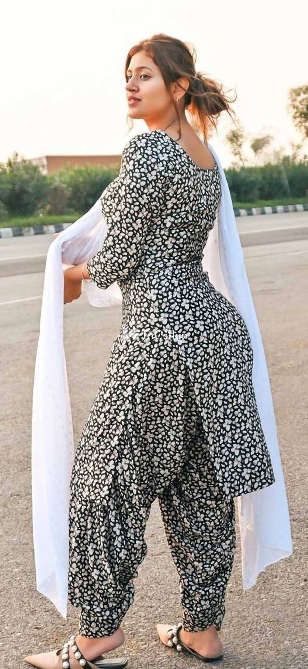 enjoy company of rani gupta twenty two year old call girls beauty feminine black hair and black eyes - Call Girls in Idukki