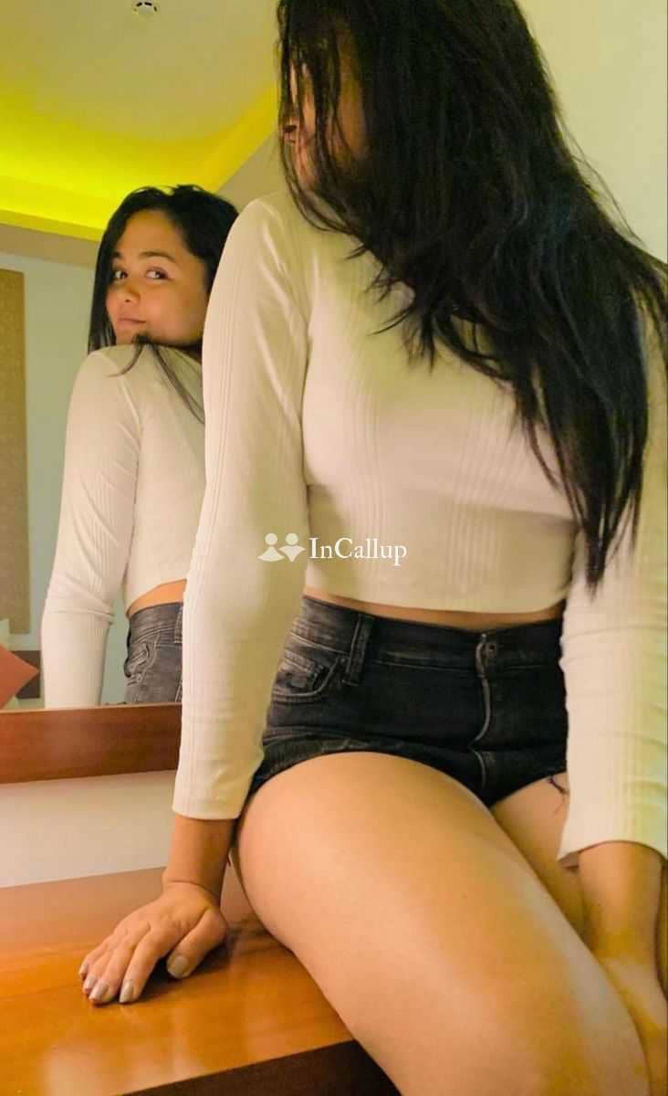 romantic girlfriend experience french kiss videocall doggy style 69 position time dreamy black eyes and black hair - Call Girls in Indore