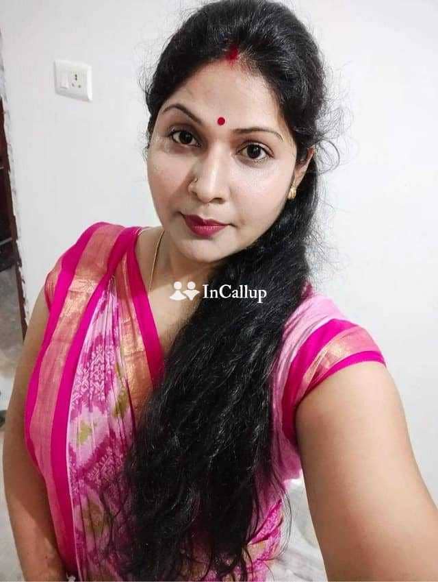 known for being gentle available for both incall and outcall delicate black hair and black eyes - Call Girls in Jamshedpur