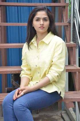 with slim body and black hair known for being classy pleasurable hot companion in kakinada available for incall - Call Girls in Kakinada