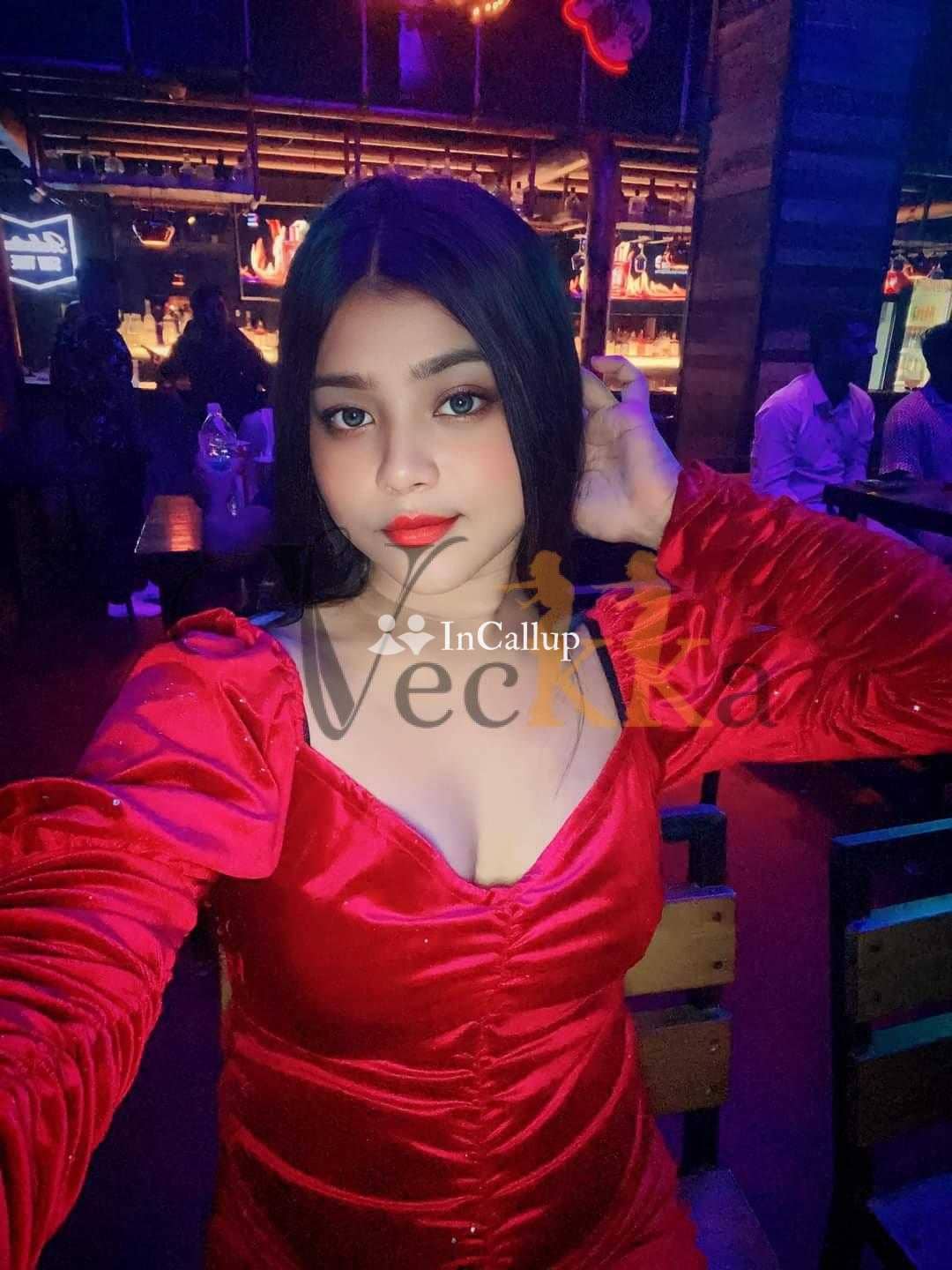 known for being friendly available for party companion stylish black hair and black eyes - Call Girls in Kharagpur