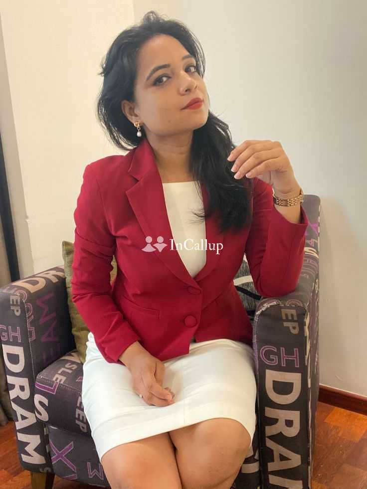 steamy bold black hair and black eyes known for being gentle available for day and night service - Call Girls in Kharagpur