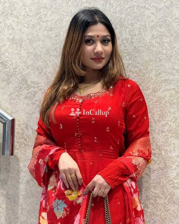 model look with black eyes and black hair available now trusted reliable service - Call Girls in Kochi