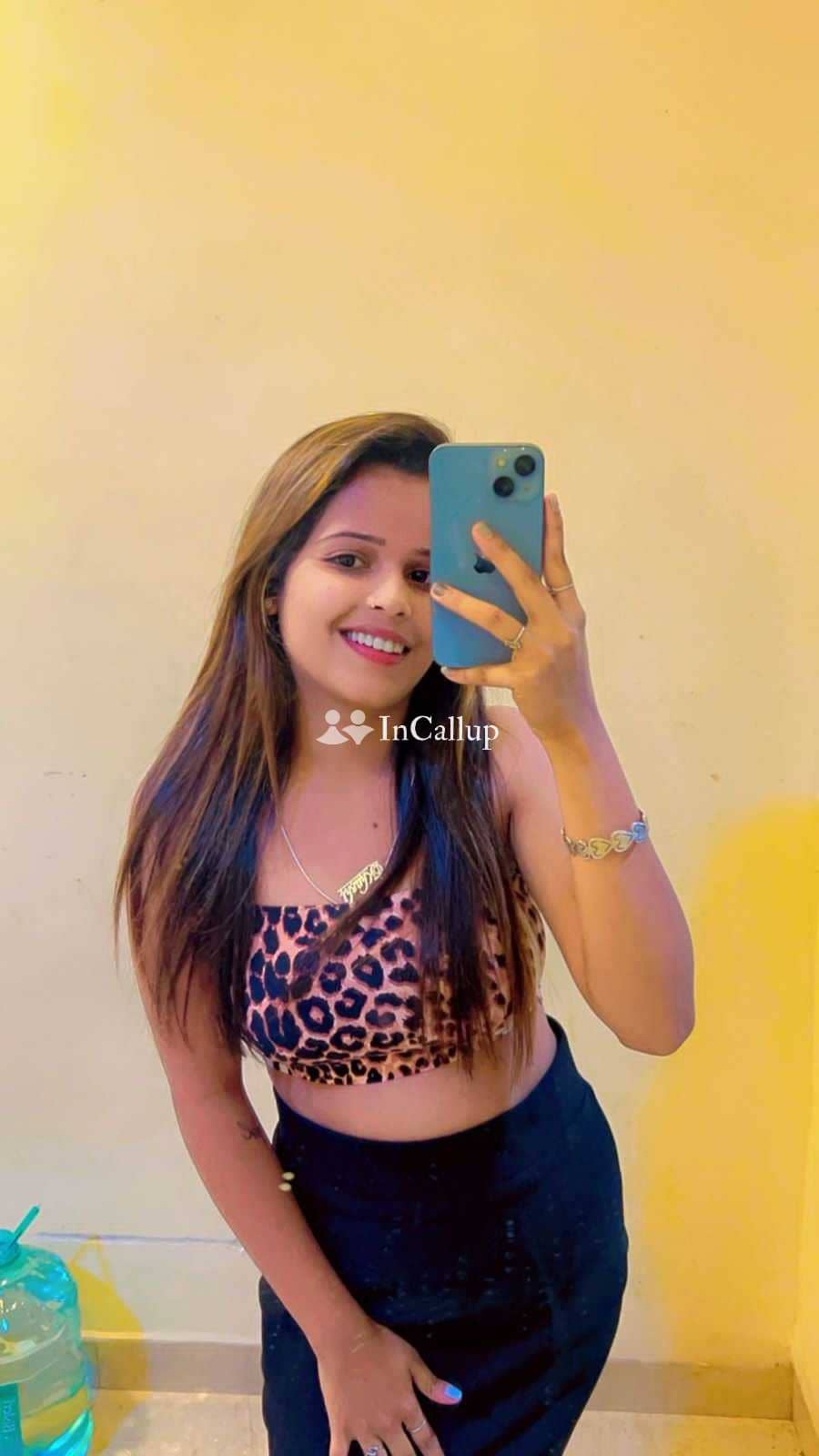 sensual hi i am kajal patel twenty two year old call girls model look with black eyes and black hair - Call Girls in Kolkata